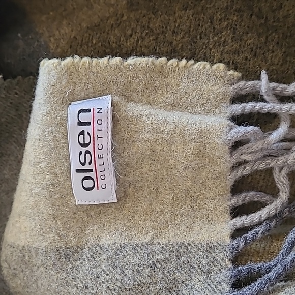 Plaid Poncho Throw - Picture 3 of 6